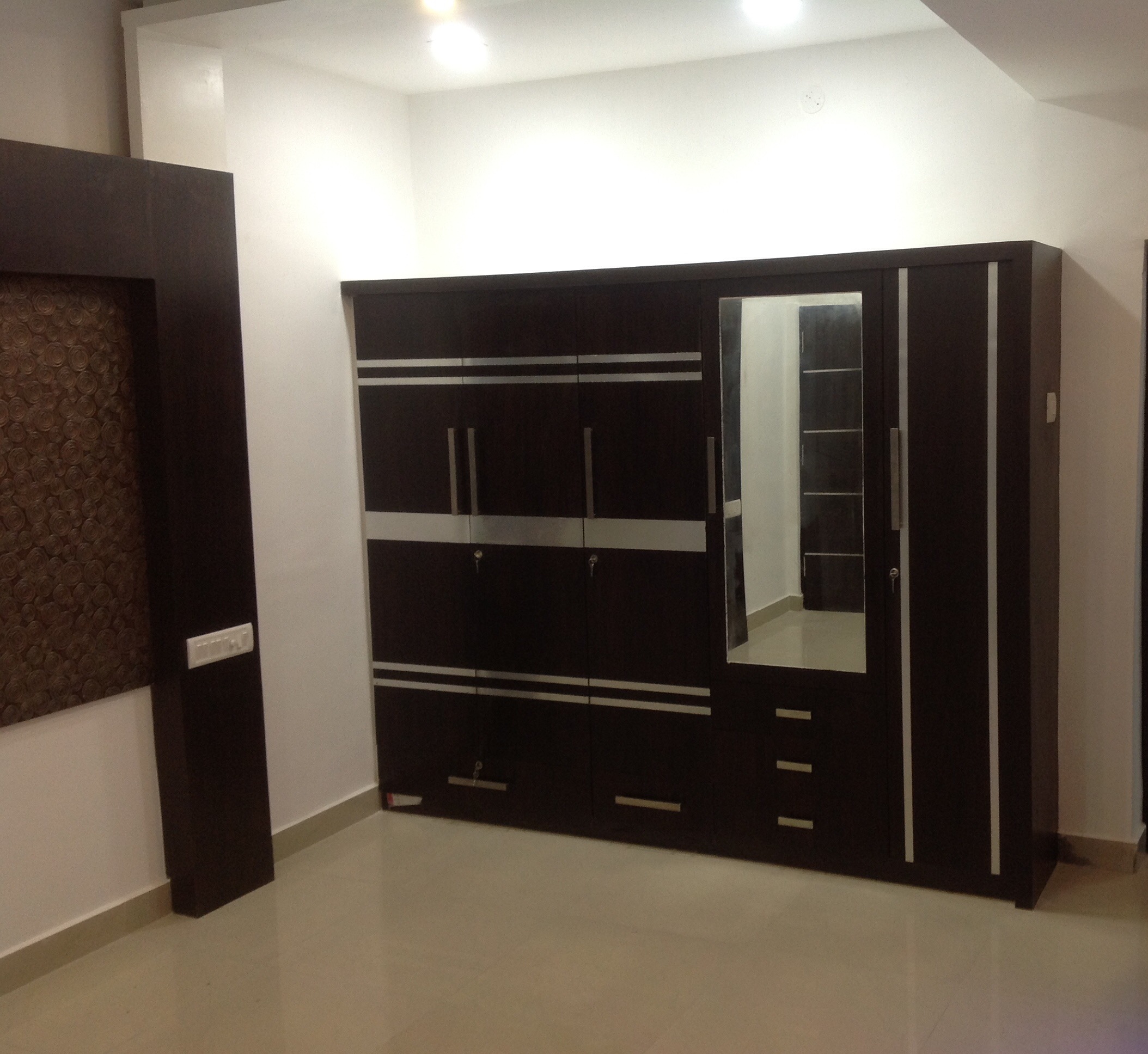 vathani builders Wardrobe